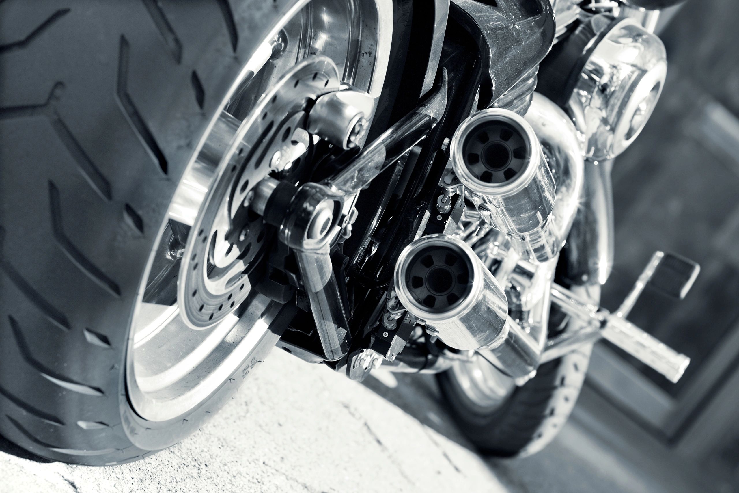 Detalle de escape de motocicleta deportiva